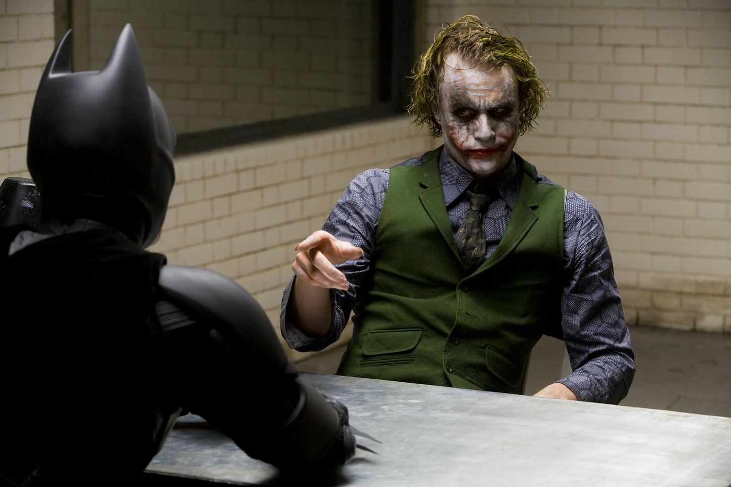 the-dark-knight-the-joker-heath-ledger-batman